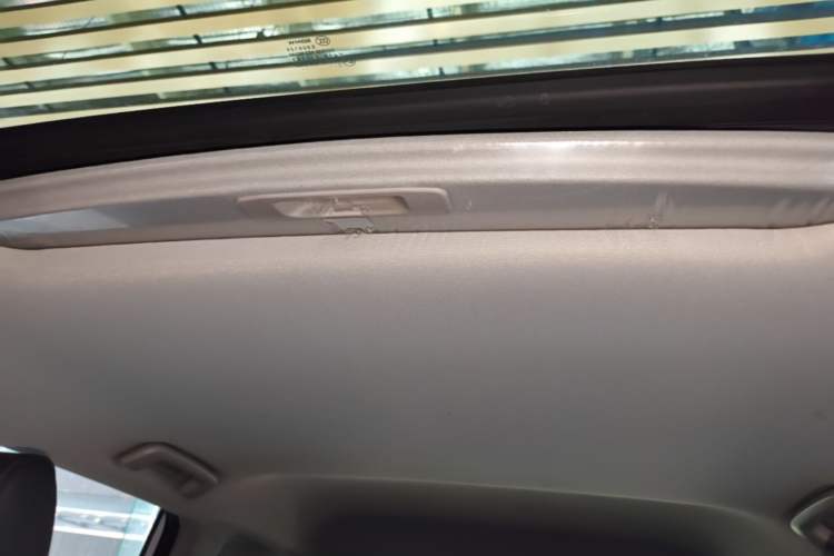 Used Wuling Asta 2022 2.0L DHT Electric-Speed Version Headliner