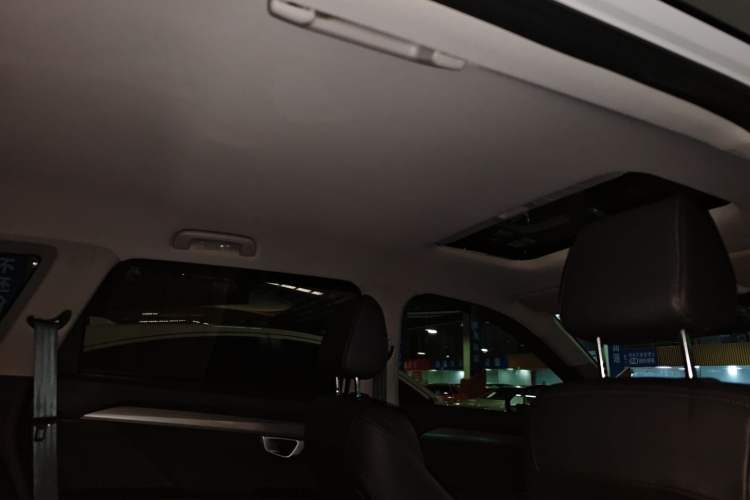 Used Wuling Asta 2022 2.0L DHT Electric-Speed Version Headliner