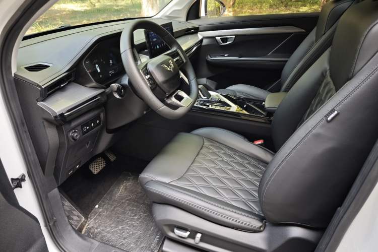 Used Wuling Asta 2022 2.0L DHT Electric-Speed Version Interior 2