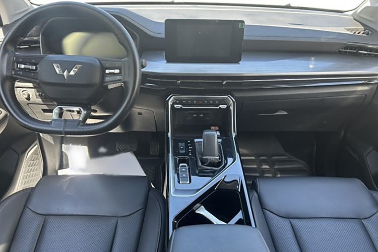 Used Wuling Asta 2022 2.0L DHT Electric Power Version Interior 2