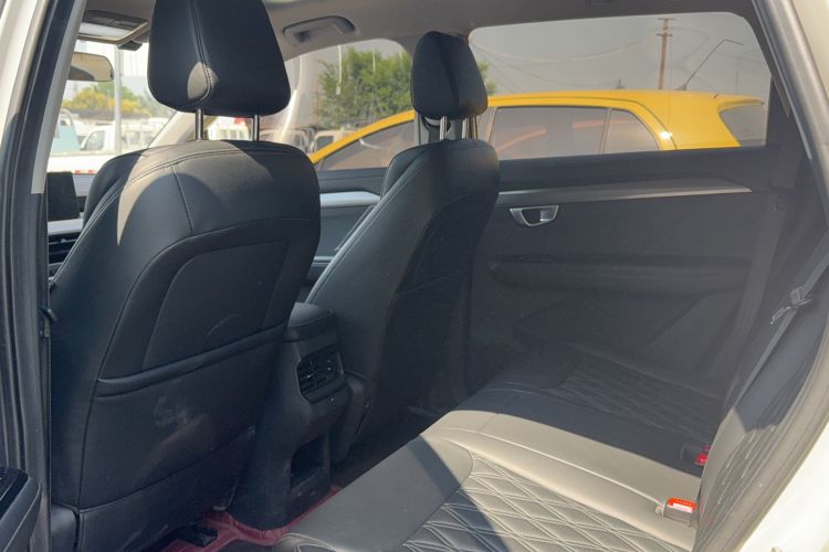 Used Wuling Asta 2022 2.0L DHT Electric-Speed Version Interior 2