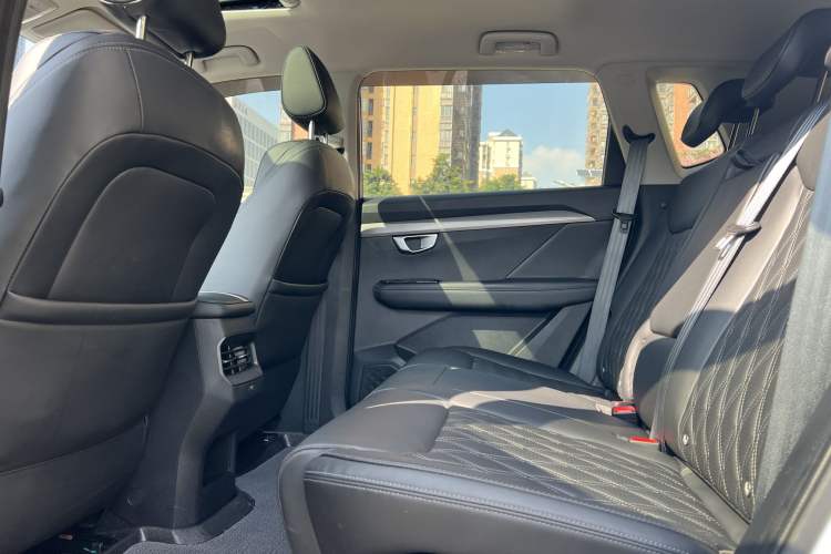 Used Wuling Asta 2022 2.0L DHT Electric-Speed Version Interior 3