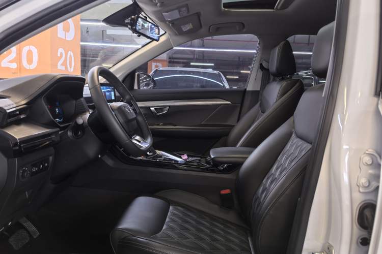 Used Wuling Asta 2022 2.0L DHT Electric-Speed Version Interior 3