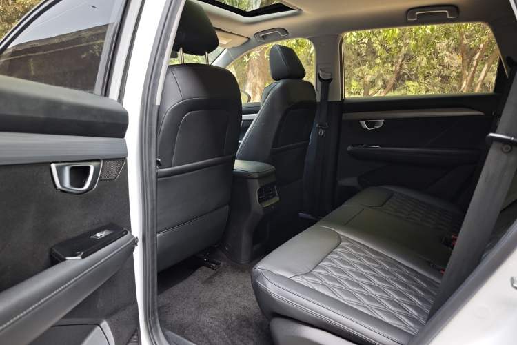 Used Wuling Asta 2022 2.0L DHT Electric-Speed Version Interior 4
