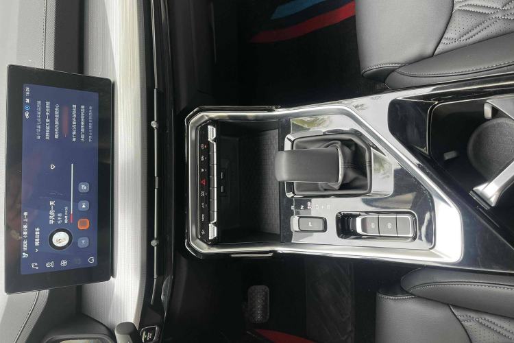 Used Wuling Asta 2022 2.0L DHT Electric-Speed Version Interior 4