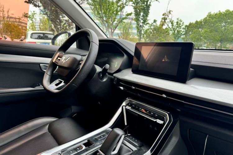 Used Wuling Asta 2022 2.0L DHT Electric Power Version Interior 4