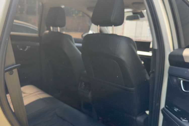 Used Wuling Asta 2022 2.0L DHT Electric-Speed Version Interior 4