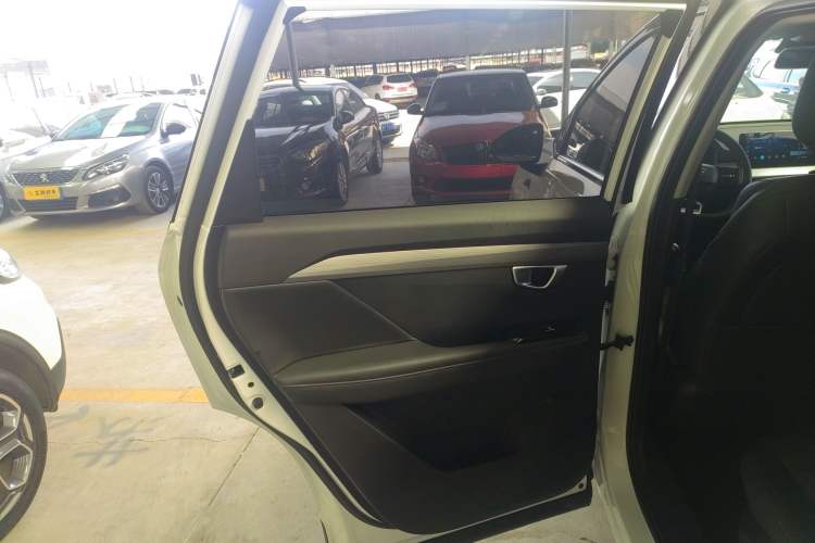 Used Wuling Asta 2022 2.0L DHT Electric-Speed Version Interior 5