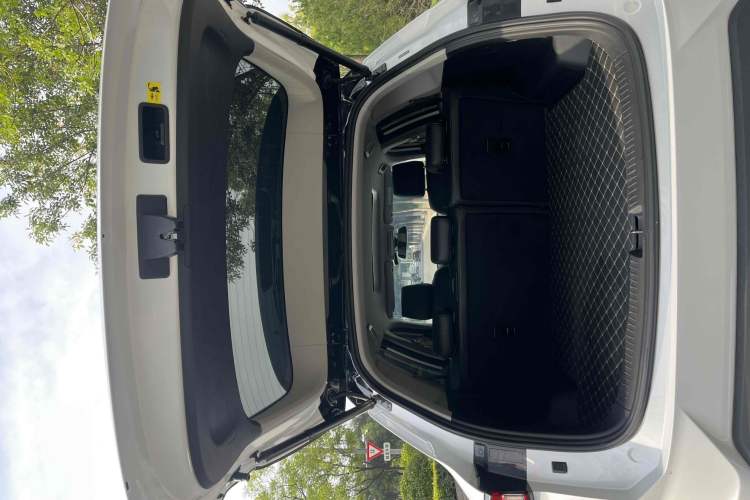 Used Wuling Asta 2022 2.0L DHT Electric-Speed Version Interior 5