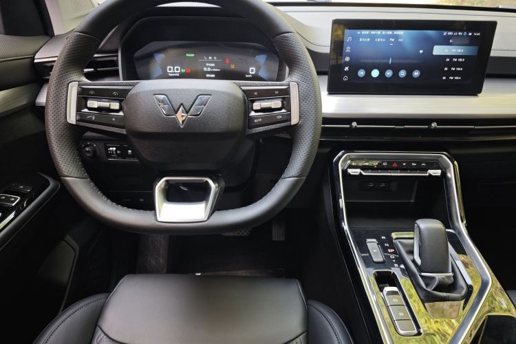 Used Wuling Asta 2022 2.0L DHT Electric-Speed Version Interior 6