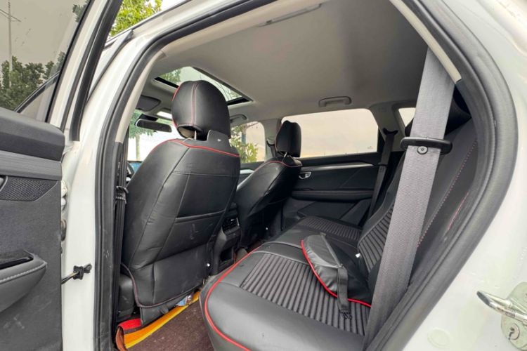 Used Wuling Asta 2022 2.0L DHT Electric-Speed Version Interior 6