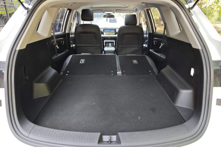 Used Wuling Asta 2022 2.0L DHT Electric-Speed Version Interior 7