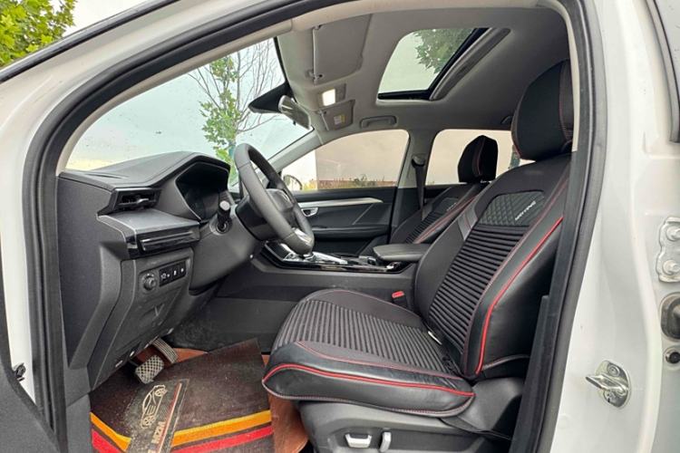 Used Wuling Asta 2022 2.0L DHT Electric-Speed Version Interior 7