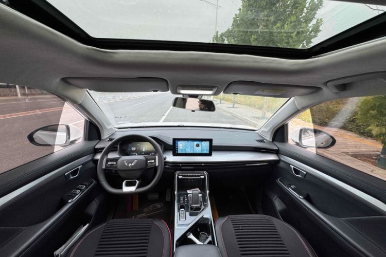 Used Wuling Asta 2022 2.0L DHT Electric-Speed Version Interior 8