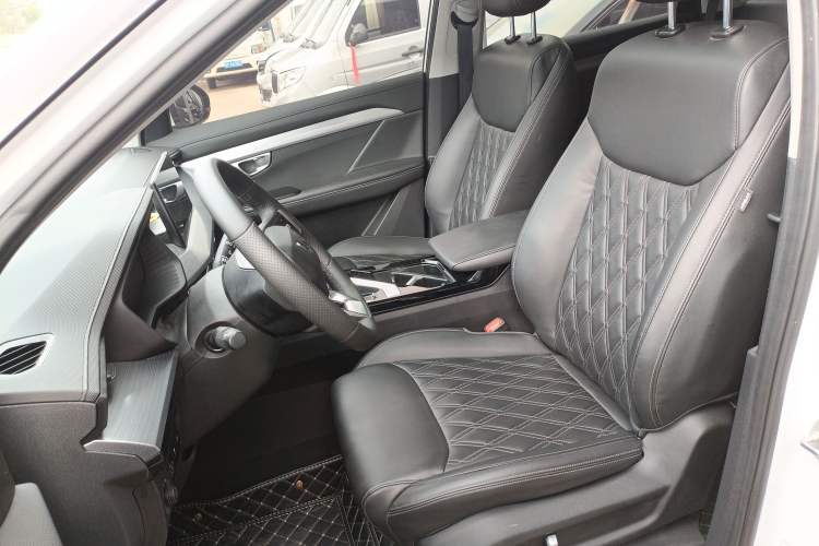 Used Wuling Asta 2022 2.0L DHT Electric-Speed Version Left Front Seat