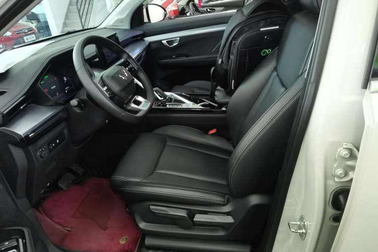 Used Wuling Asta 2022 2.0L DHT Electric Power Version Left Front Seat