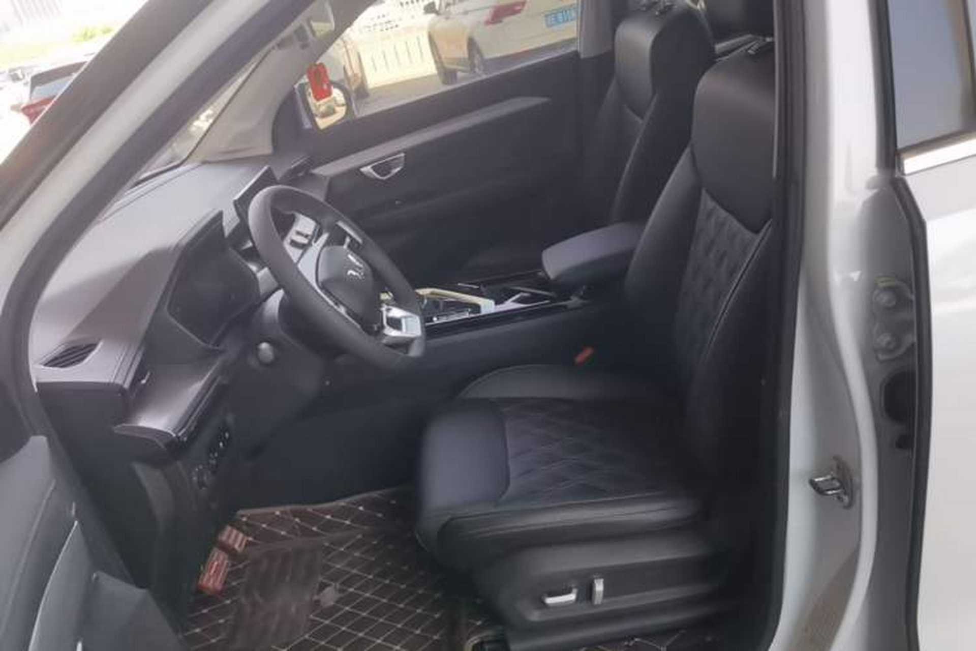 Used Wuling Asta 2022 2.0L DHT Electric-Speed Version Left Front Seat