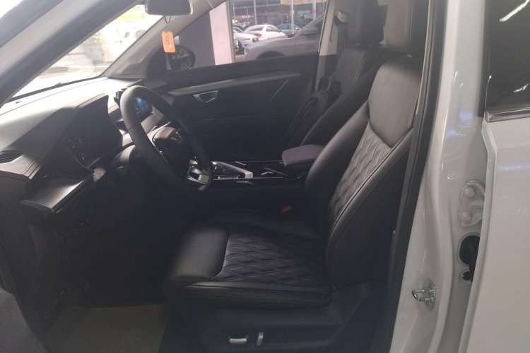 Used Wuling Asta 2022 2.0L DHT Electric-Speed Version Left Front Seat