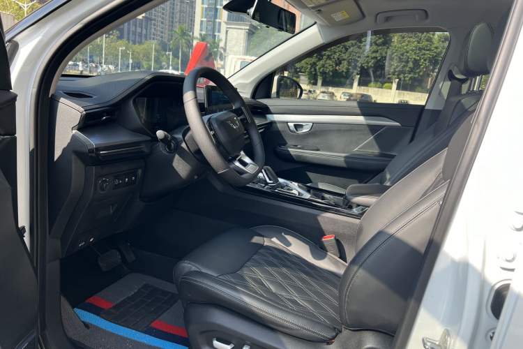 Used Wuling Asta 2022 2.0L DHT Electric-Speed Version Left Front Seat