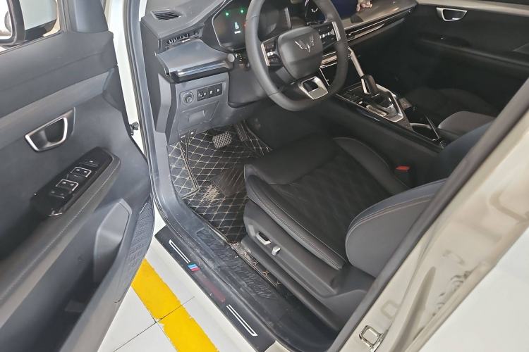Used Wuling Asta 2022 2.0L DHT Electric-Speed Version Left Front Seat