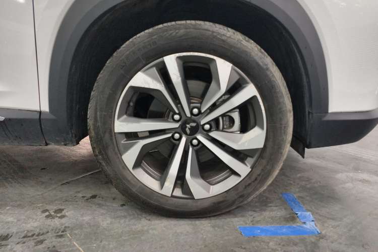 Used Wuling Asta 2022 2.0L DHT Electric-Speed Version Left Front Wheel Hub