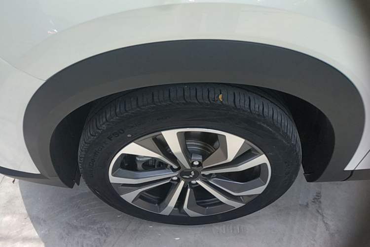 Used Wuling Asta 2022 2.0L DHT Electric-Speed Version Left Front Wheel Hub