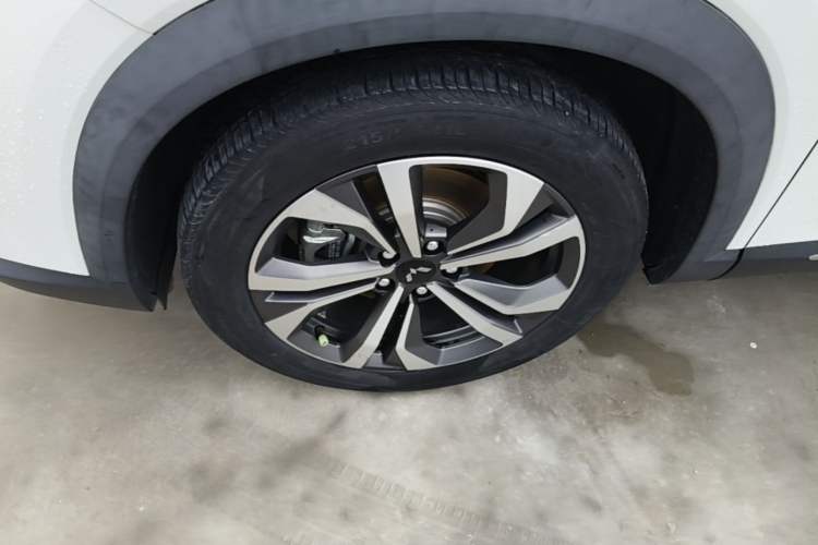 Used Wuling Asta 2022 2.0L DHT Electric-Speed Version Left Front Wheel Hub