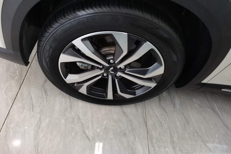 Used Wuling Asta 2022 2.0L DHT Electric Power Version Left Front Wheel Hub