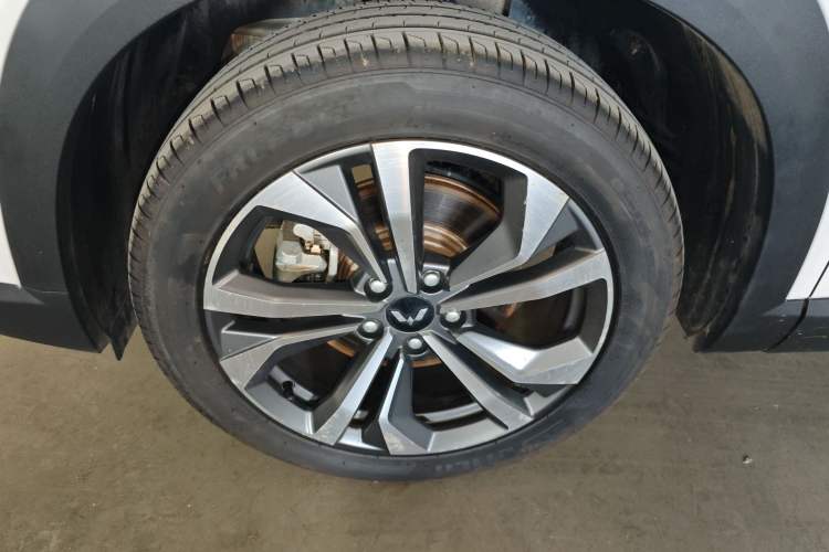Used Wuling Asta 2022 2.0L DHT Electric-Speed Version Left Front Wheel Hub