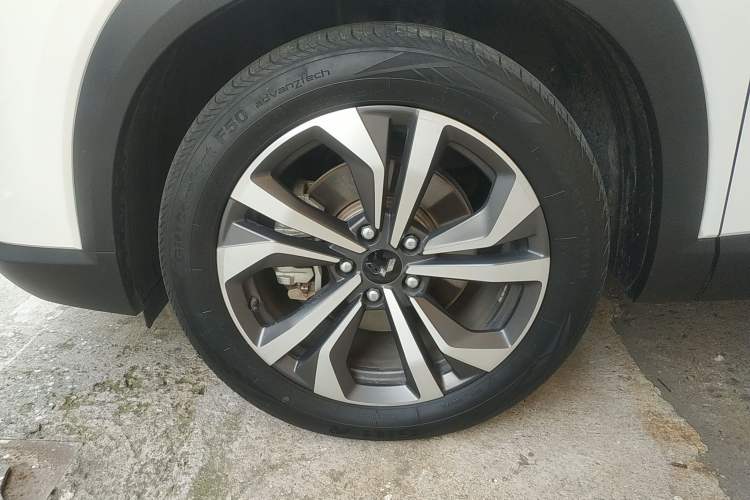 Used Wuling Asta 2022 2.0L DHT Electric Power Version Left Front Wheel Hub