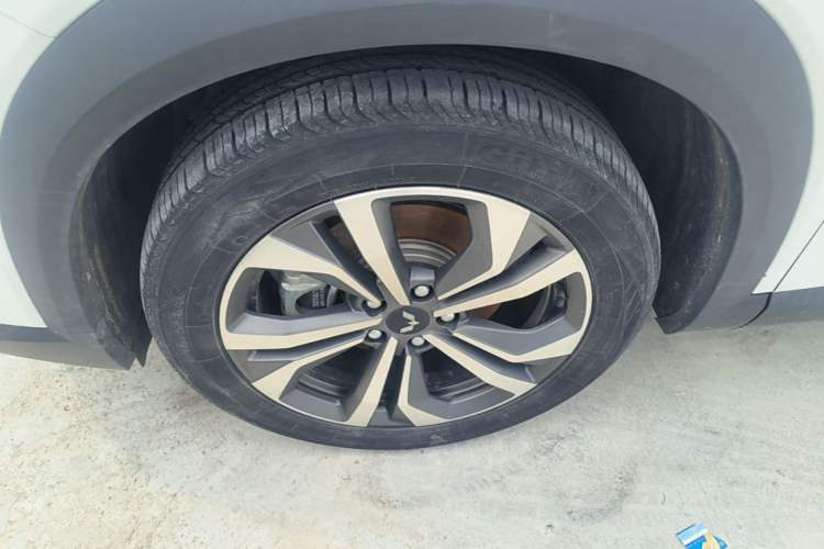 Used Wuling Asta 2022 2.0L DHT Electric-Speed Version Left Front Wheel Hub