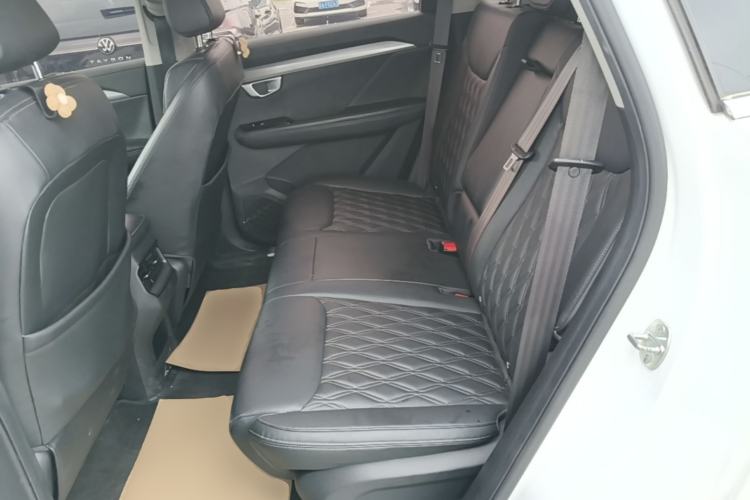 Used Wuling Asta 2022 2.0L DHT Electric-Speed Version Left Rear Seat