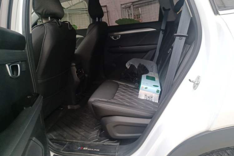 Used Wuling Asta 2022 2.0L DHT Electric-Speed Version Left Rear Seat