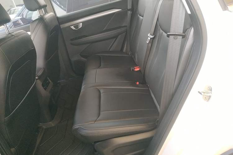 Used Wuling Asta 2022 2.0L DHT Electric Power Version Left Rear Seat