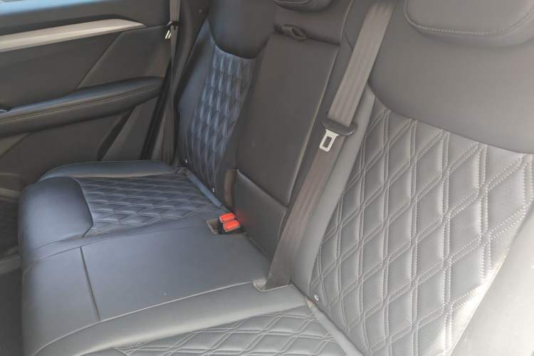 Used Wuling Asta 2022 2.0L DHT Electric-Speed Version Left Rear Seat