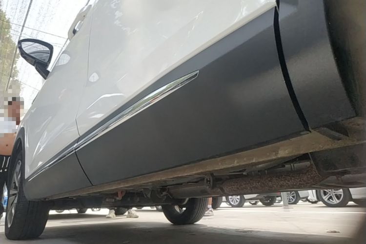 Used Wuling Asta 2022 2.0L DHT Electric-Speed Version Left Side Sill