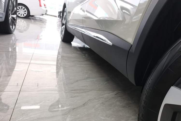 Used Wuling Asta 2022 2.0L DHT Electric Power Version Left Side Sill