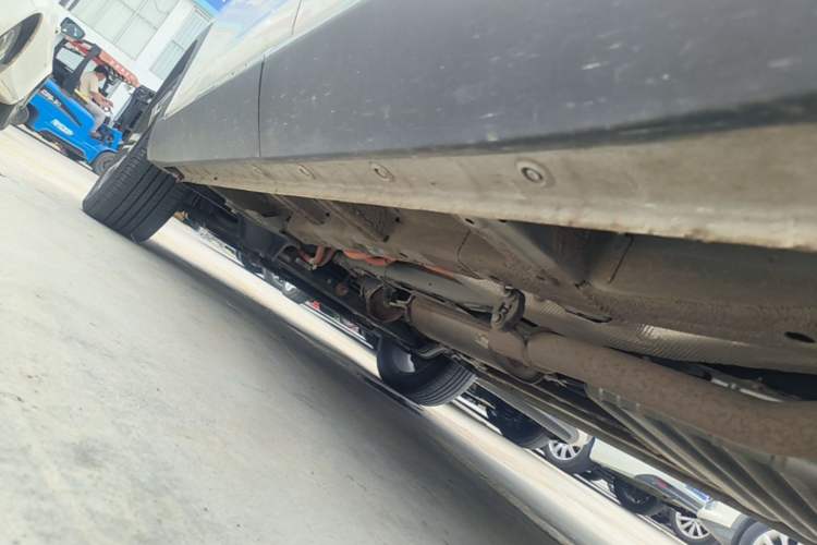 Used Wuling Asta 2022 2.0L DHT Electric-Speed Version Left Side Sill