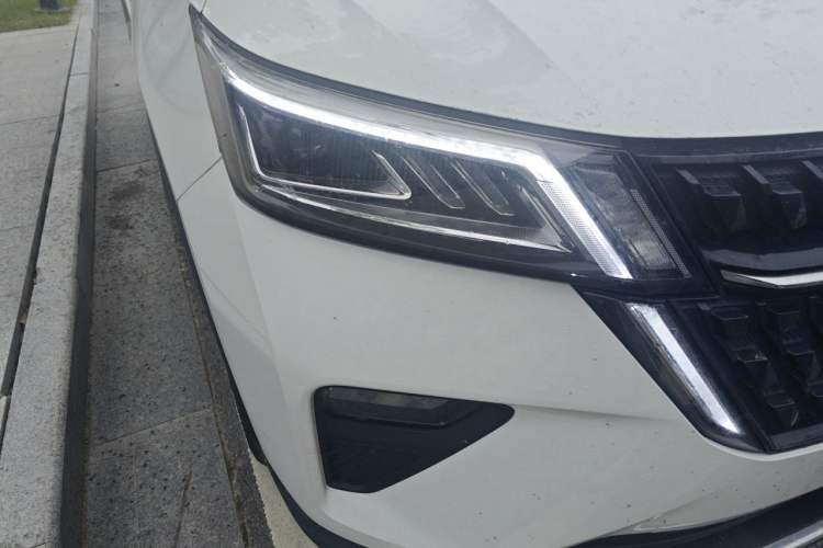 Used Wuling Asta 2022 2.0L DHT Electric-Speed Version Right Front Headlight