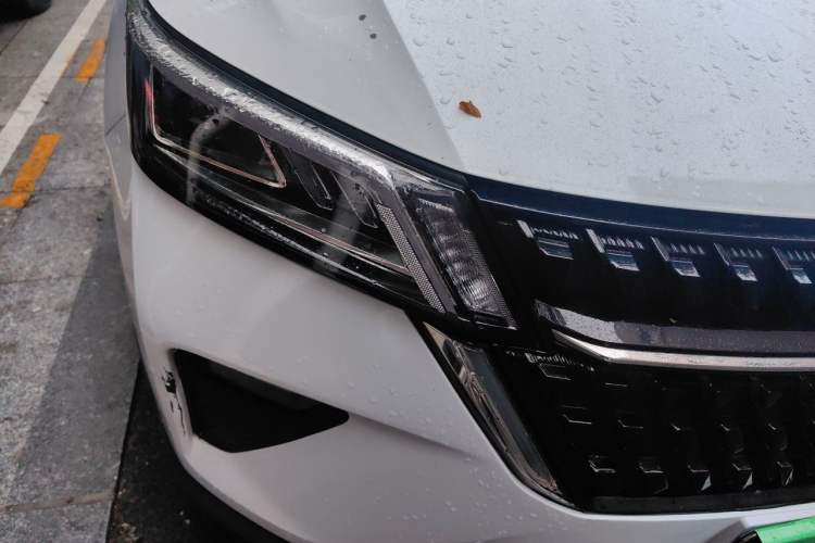 Used Wuling Asta 2022 2.0L DHT Electric-Speed Version Right Front Headlight