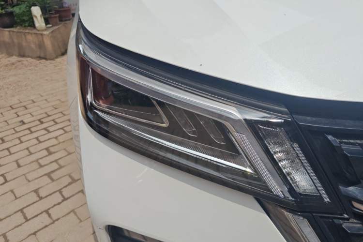 Used Wuling Asta 2022 2.0L DHT Electric-Speed Version Right Front Headlight
