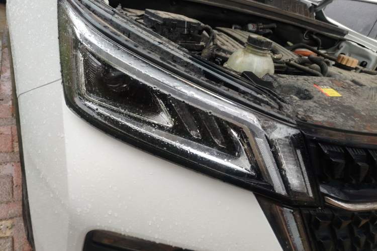 Used Wuling Asta 2022 2.0L DHT Electric-Speed Version Right Front Headlight