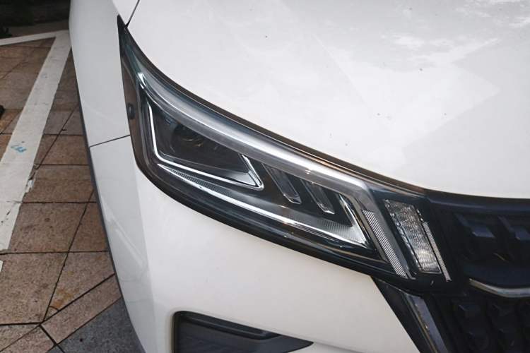 Used Wuling Asta 2022 2.0L DHT Electric-Speed Version Right Front Headlight