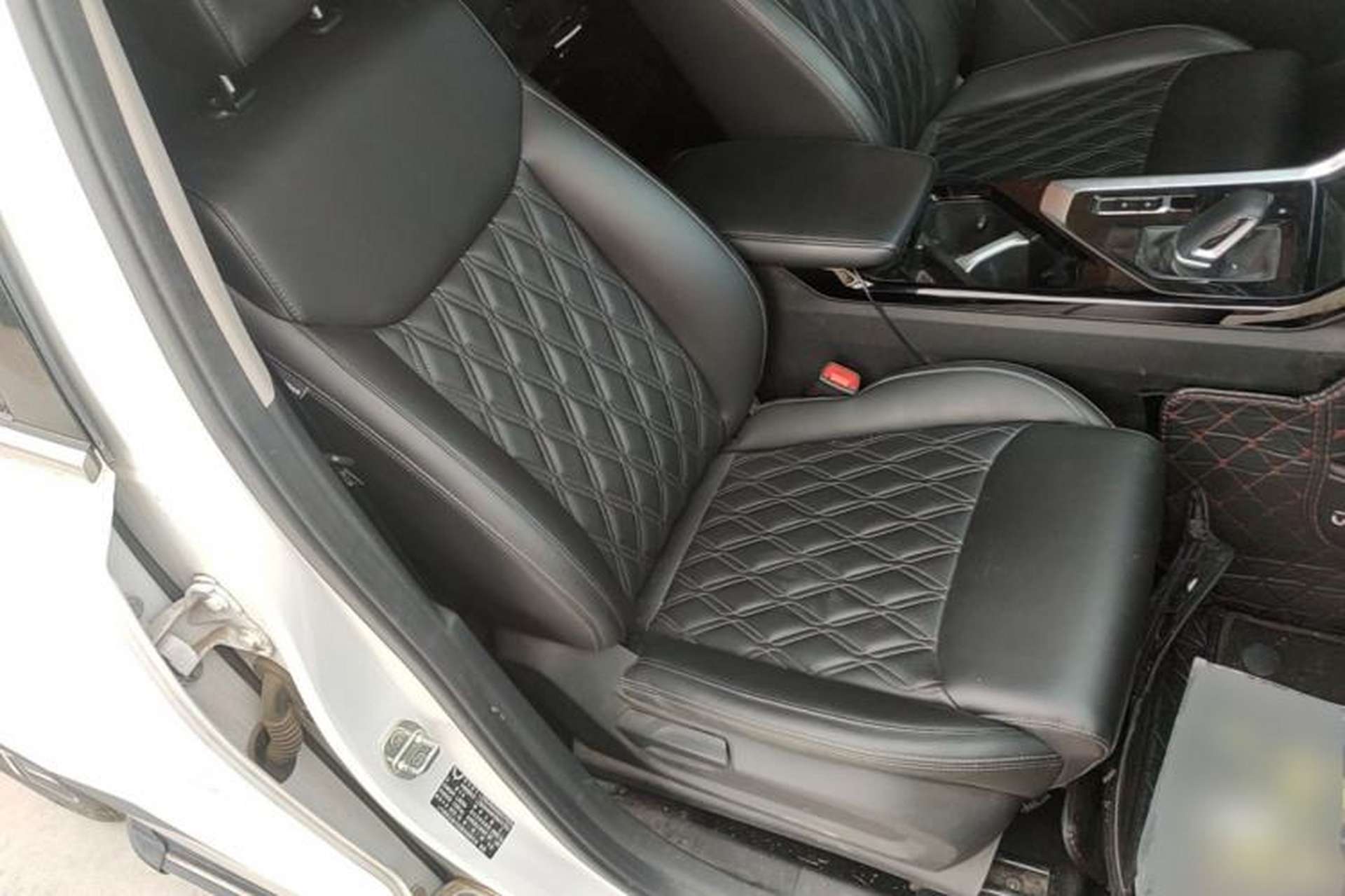 Used Wuling Asta 2022 2.0L DHT Electric-Speed Version Right Front Seat