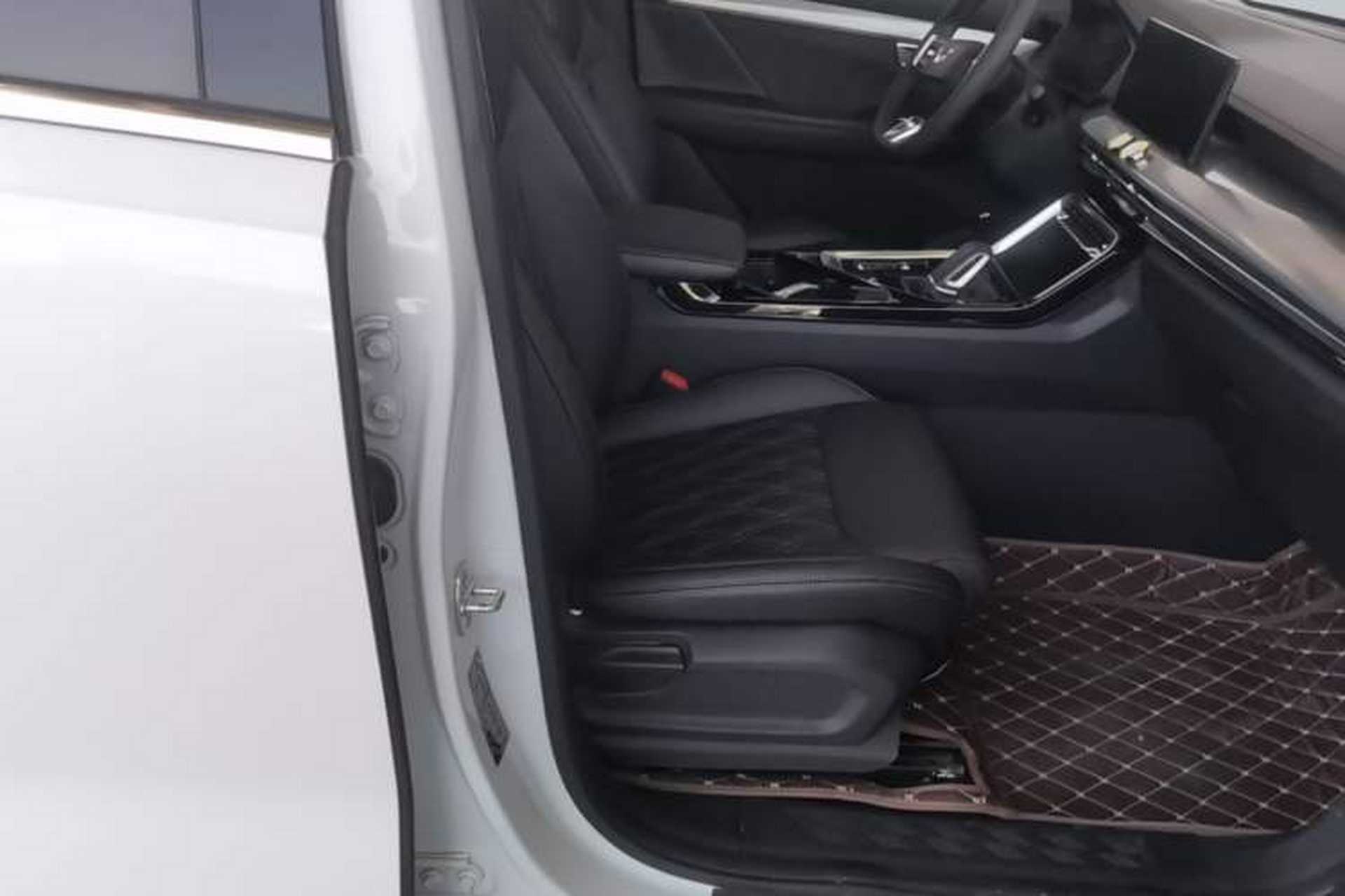 Used Wuling Asta 2022 2.0L DHT Electric-Speed Version Right Front Seat