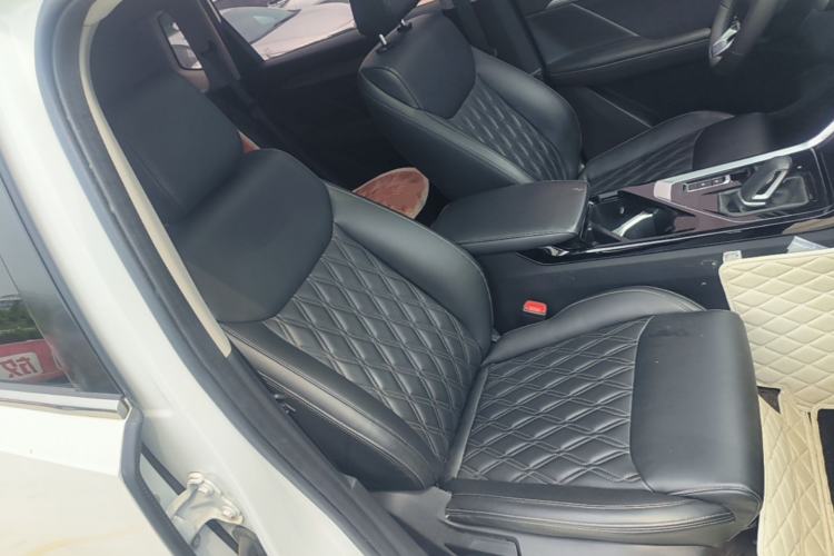 Used Wuling Asta 2022 2.0L DHT Electric-Speed Version Right Front Seat