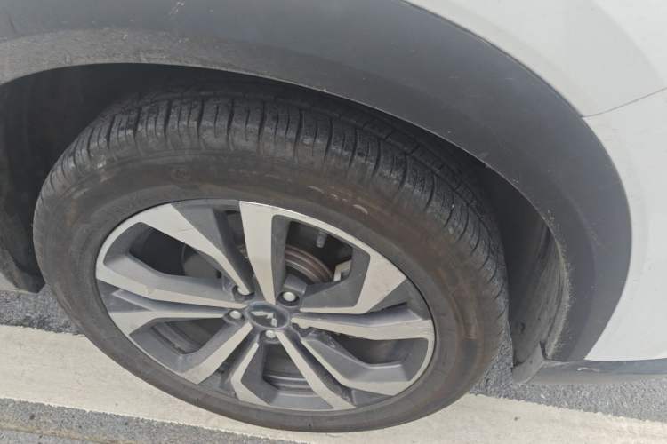Used Wuling Asta 2022 2.0L DHT Electric-Speed Version Right Front Wheel Hub