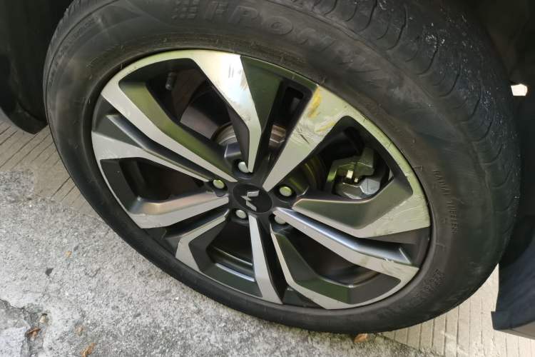 Used Wuling Asta 2022 2.0L DHT Electric-Speed Version Right Front Wheel Hub