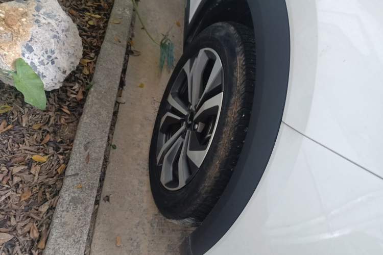 Used Wuling Asta 2022 2.0L DHT Electric-Speed Version Right Front Wheel Hub
