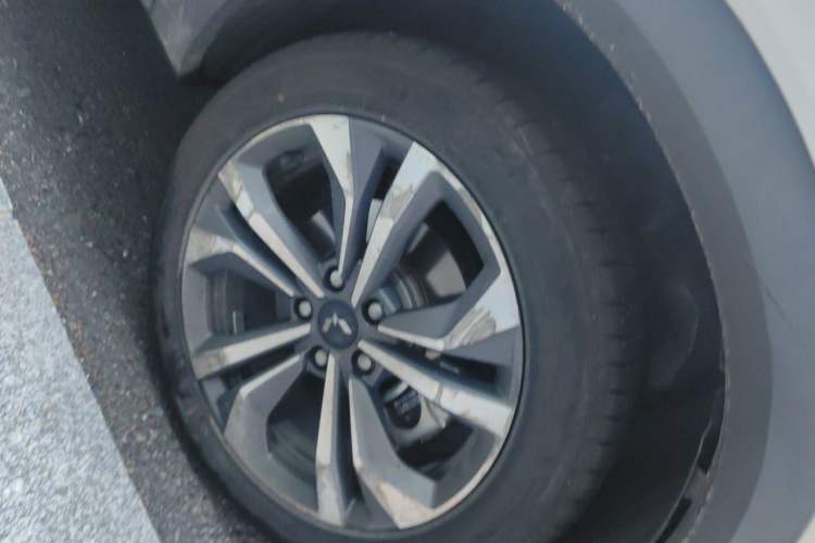 Used Wuling Asta 2022 2.0L DHT Electric-Speed Version Right Front Wheel Hub